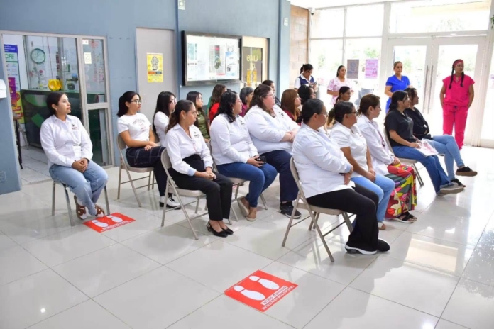 Nava impulsa prevención del cáncer de mama con plática informativa