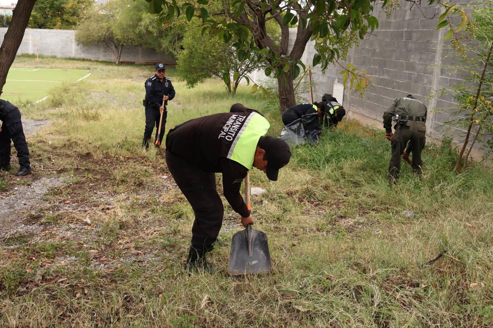 Unen esfuerzos Comisaría y Ejército en rehabilitación de plantel
