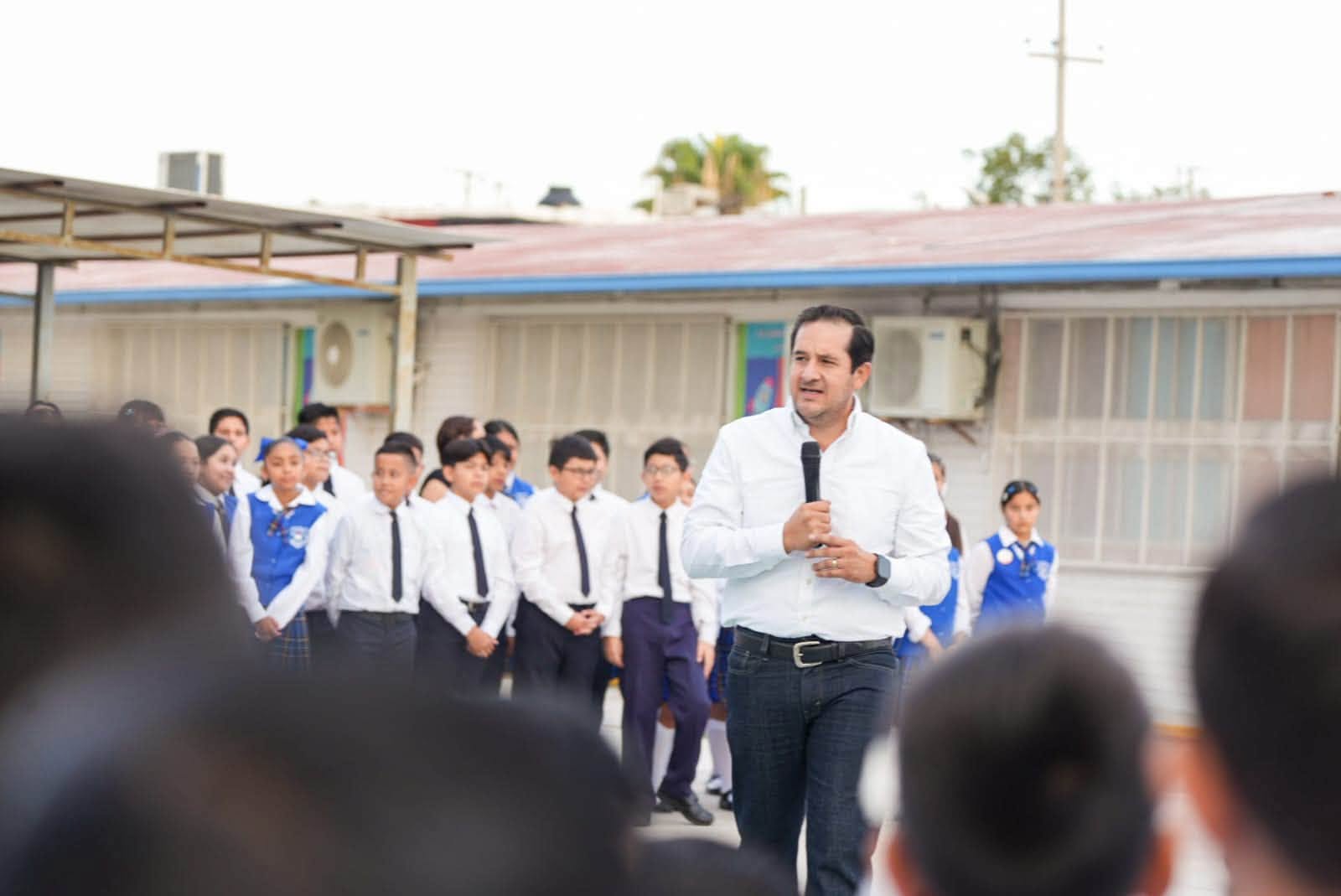 Cumple Gobierno de Coahuila compromiso con la primaria Andrés Cárdenas Amaro