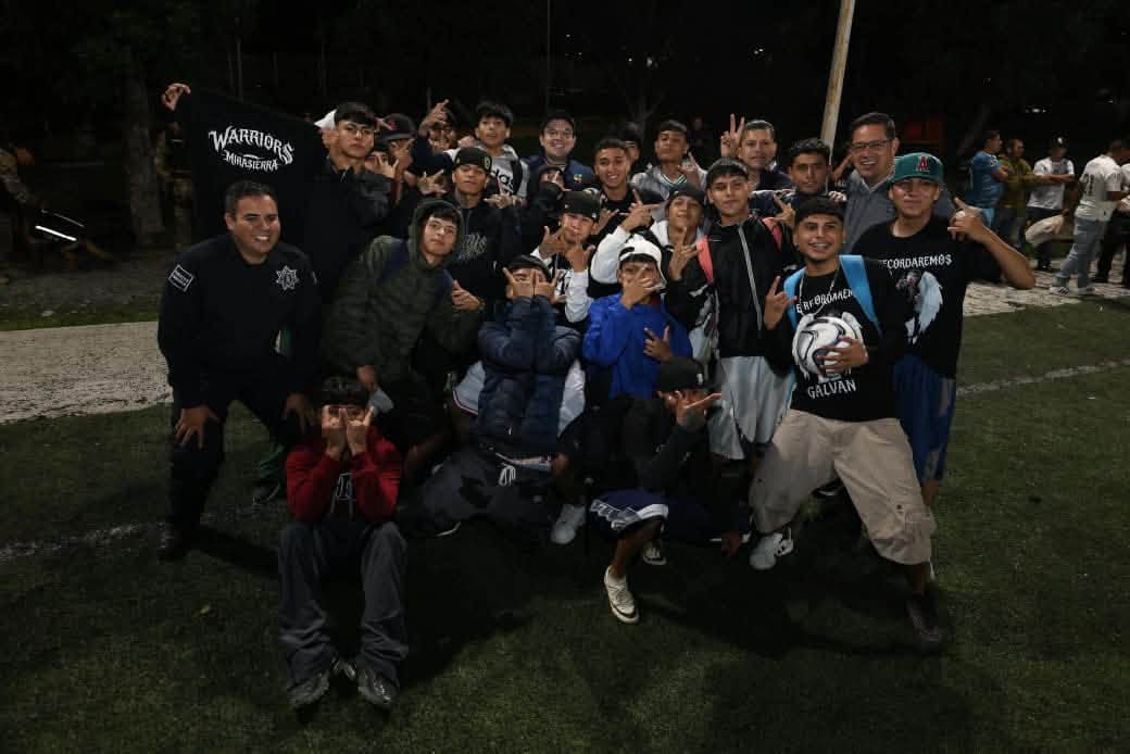Jóvenes de Saltillo cambian la calle por la cancha