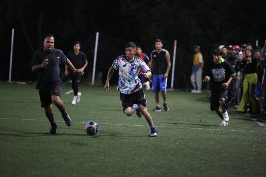 Jóvenes de Saltillo cambian la calle por la cancha