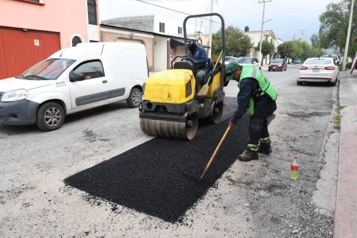 Continúa rehabilitación de pavimento dañado por las lluvias en Saltillo