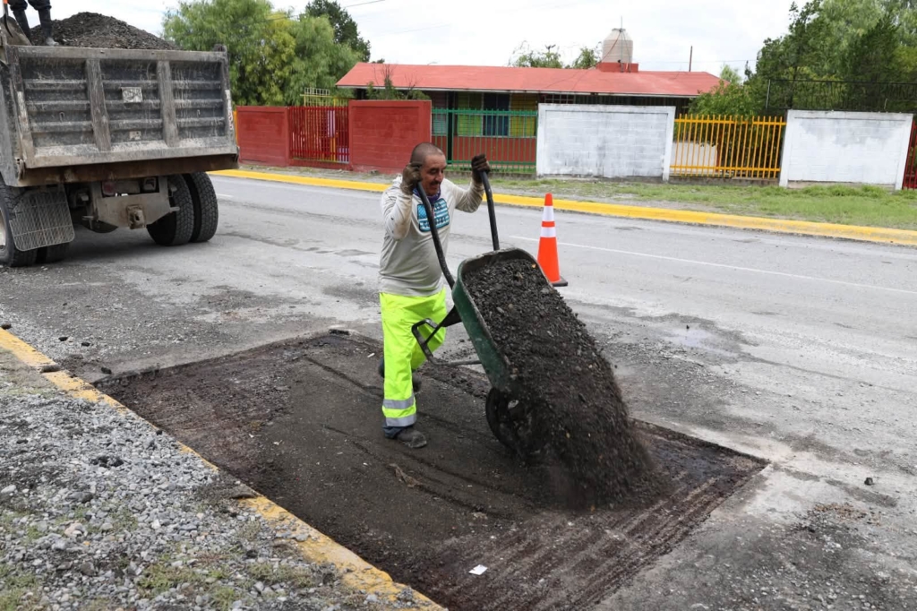 Continúa rehabilitación de pavimento dañado por las lluvias