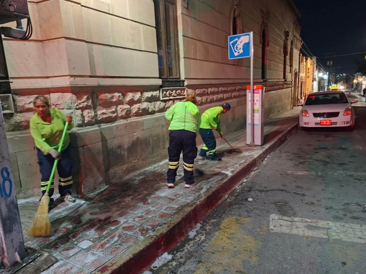 Realiza Saltillo limpieza profunda en banquetas del Centro Histórico