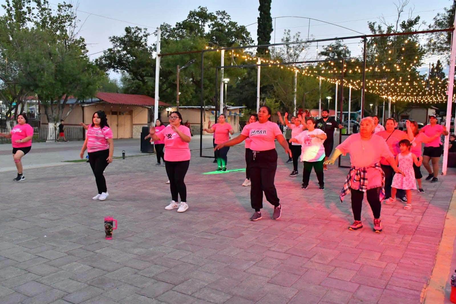 Reúne DIF Nava a mujeres en Zumbatón en el marco de actividades de Octubre Rosa