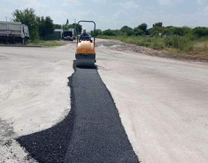 Mantiene Nava intensa campaña de bacheo