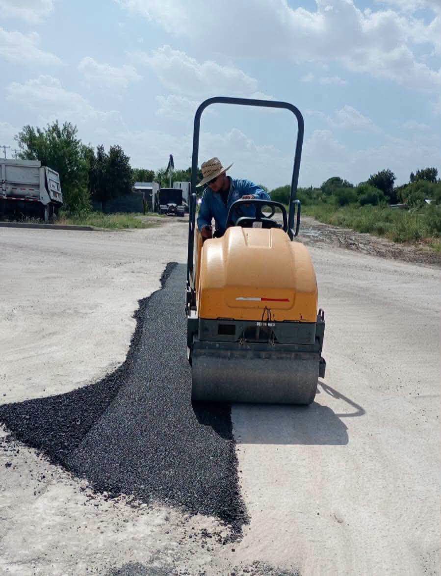 Mantiene Nava intensa campaña de bacheo