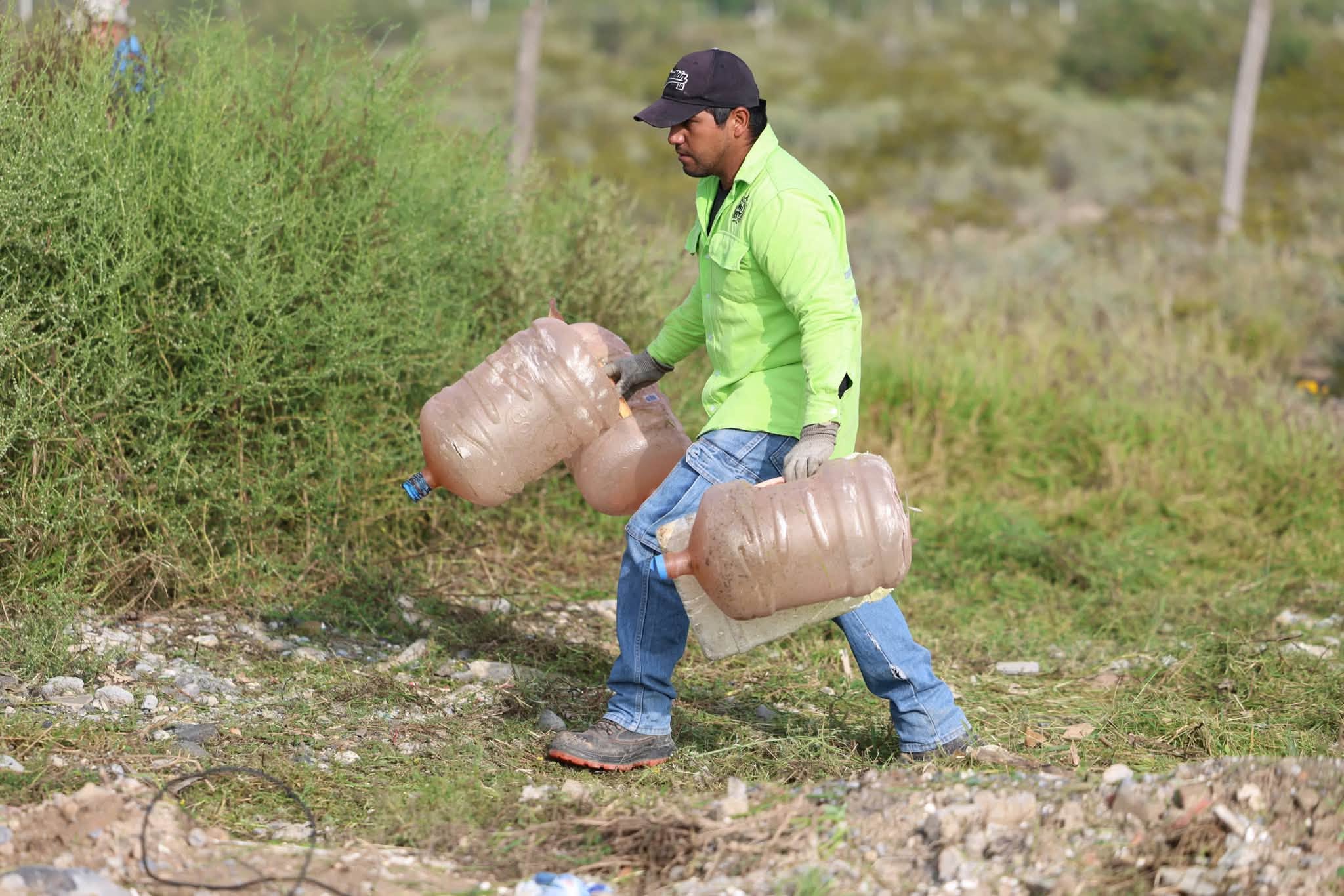 Instala municipio contenedores de basura
