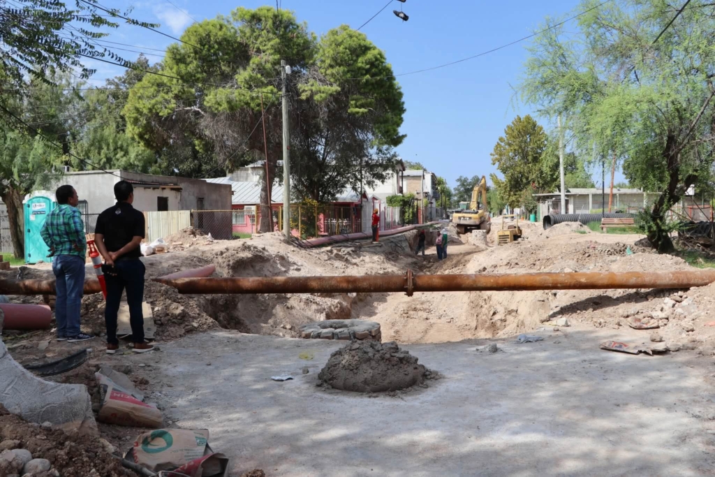 Supervisa gerente de SIMAS Piedras Negras obras sanitarias en la colonia CROC