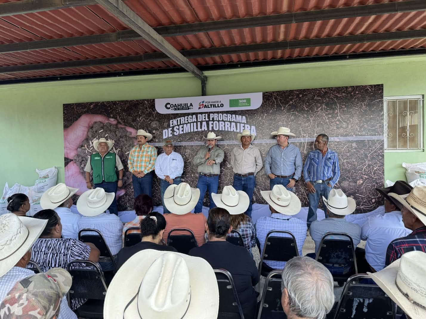 Entregan Municipio y Estado más de 80 toneladas de semilla forrajera