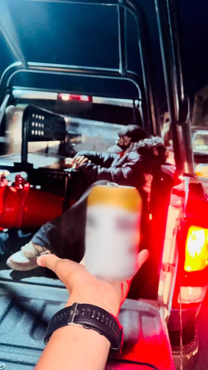 Detiene Comisaría a 10 por ingerir bebidas alcohólicas en la calle