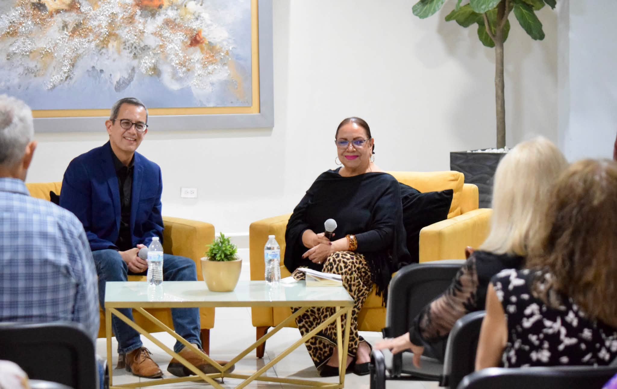 Presentan en Piedras Negras la novela - Elisa y sus troncos tristes - de Óscar Alejandro Robles Garay